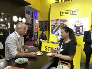 Visit-in-Stanley-Showroom-in-China